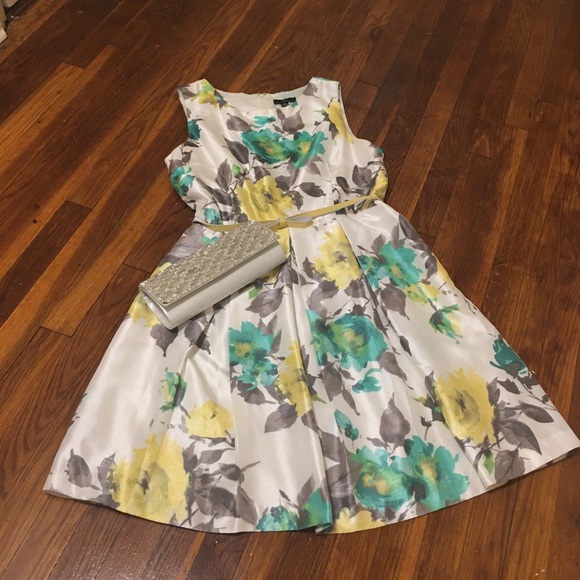 Spring dress - Picture 3 of 4